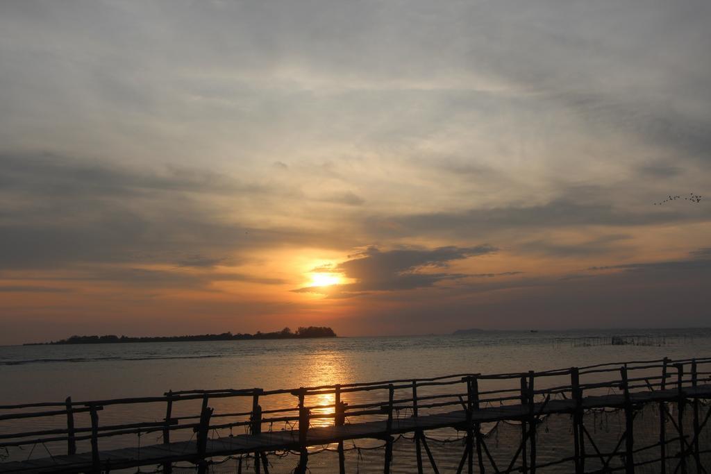 Bintan Laguna Restaurant And Resort Teluk Bakau Esterno foto